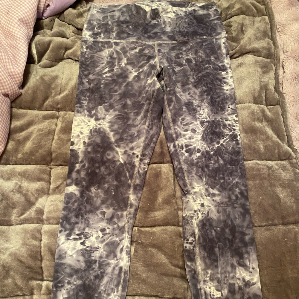 Lululemon size 10, 25” inseam. Worn once. Tie dye legging